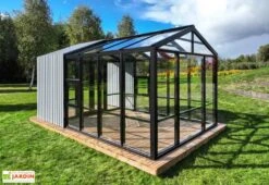 Serre De Jardin En Bois Et Verre Trempé Avec Panneaux Occultants – Mimosas -Serre Et Potager Soldes Magasin serre jardin bois panneaux occultants stali 1